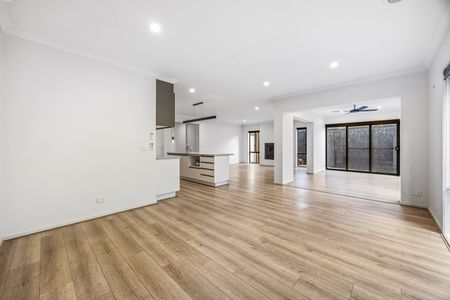 Large Family Home in Lake Gardens - Photo 3