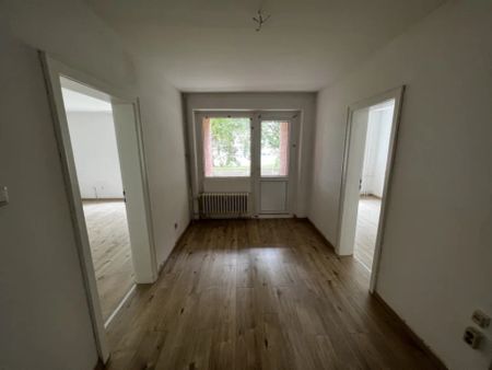 Zentrumsnahe 3-Zimmer-Wohnung mit einem großzügigen Grundriss und Balkon! - Photo 4