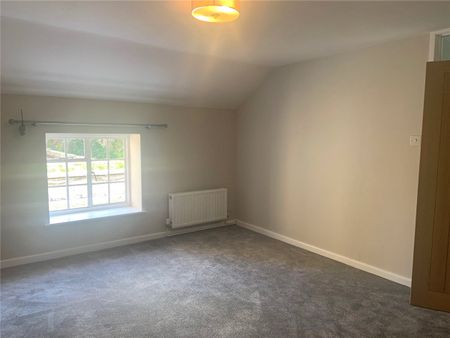A very pretty, recently renovated, two bedroom Coach House set within the grounds of a large period property in Rode, some 8 miles south of Bath. - Photo 2