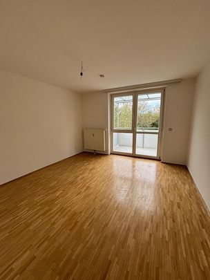 Lichtdurchflutete 3-Zimmer-Wohnung mit Balkon und Tiefgaragenplatz - Photo 1