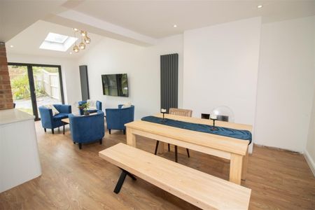 3 Bedroom House - Semi-Detached - Photo 3