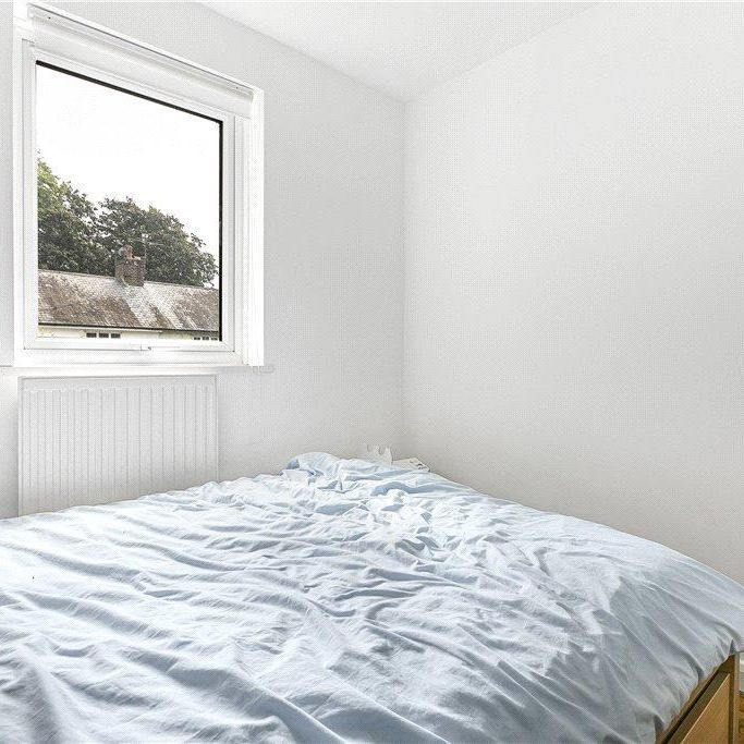 3 bedroom end of terrace house to rent - Photo 1