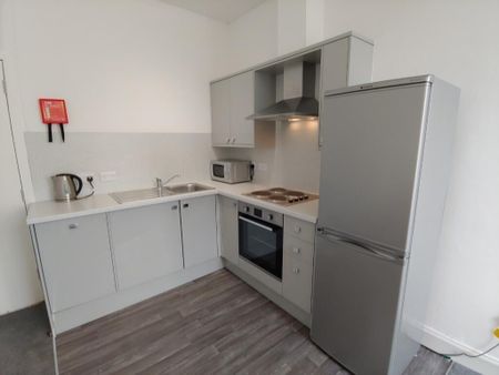 2 bedroom flat to rent - Photo 5