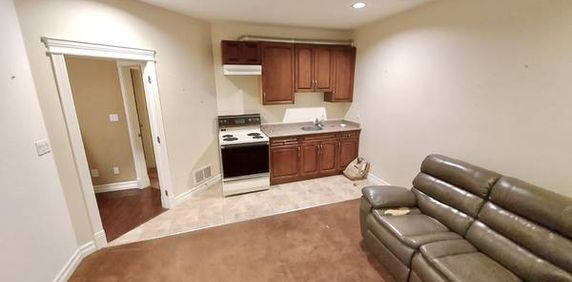 1bedroom/1bath, ground level suite - Photo 2