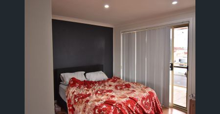 SPACIOUS DUPLEX - CENTRALLY LOCATED! Perfect Location, immaculate spacious - Photo 3