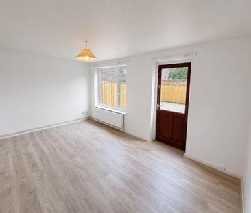 3 bedroom end of terrace house to rent - Photo 4