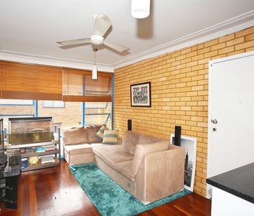 Neat and complete inner city unit - Photo 5