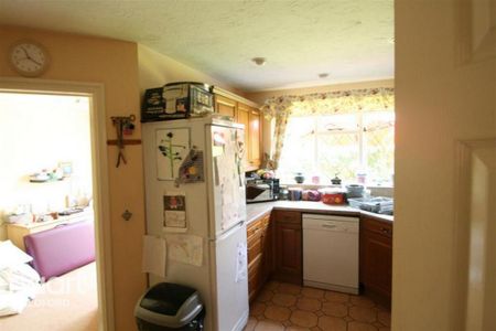 1 bedroom semi-detached house to rent - Photo 2