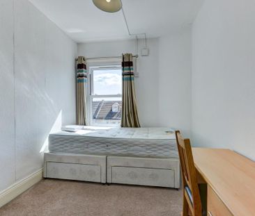 10 bedroom house to rent - Photo 3