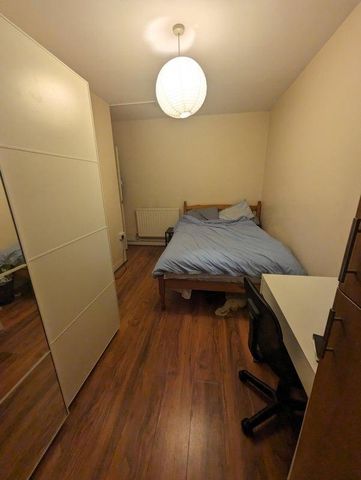 1 bedroom in a house share to rent - Photo 2