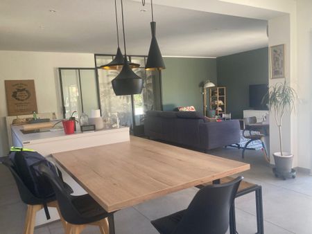 Location Maison 5 pièces 118m² PEROLS 34470 - Photo 2