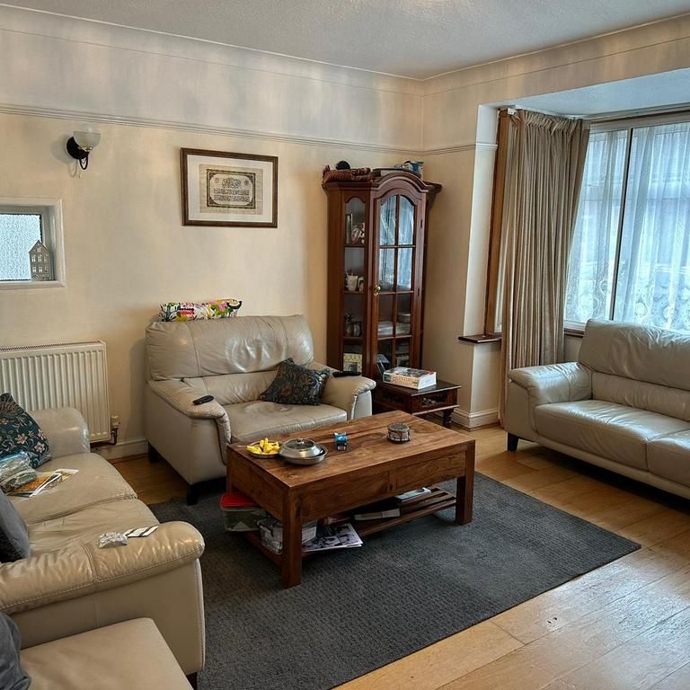 4 bedroom semi-detached house to rent - Photo 1