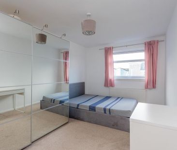 4 bedroom end of terrace house to rent - Photo 5