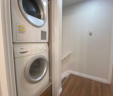 Beautiful 3-Bedroom Main Floor for Rent in Martindale - Photo 1