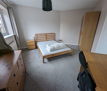 Room in a Shared House, Old York Street, M15 - Photo 1