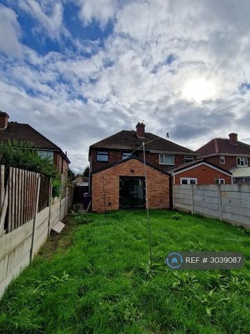 3 bedroom semi-detached house to rent - Photo 5