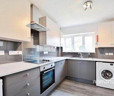 4 bedroom semi-detached house to rent - Photo 6