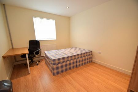 7 bedroom detached house to rent - Photo 2