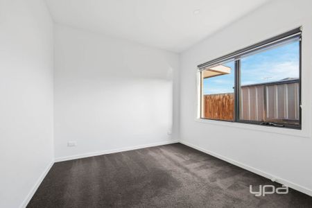 Stylish 2-Bedroom Unit in the Heart of St Albans - Photo 3