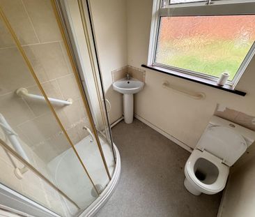 2 bedroom semi-detached bungalow to rent - Photo 4