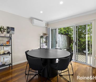 Stunning Townhouse in Central Toowong! - Photo 5