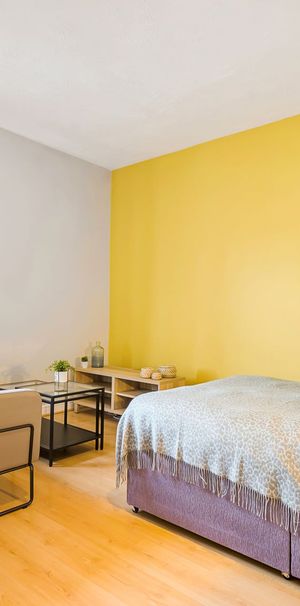 3 MOOR VIEW Leeds - LS6 1AQ - Photo 1