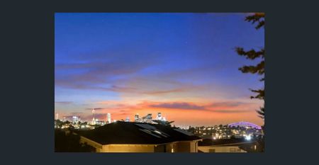 Expansive Family Haven with Stunning Harbour Views & Multi-Generational Living - Photo 5