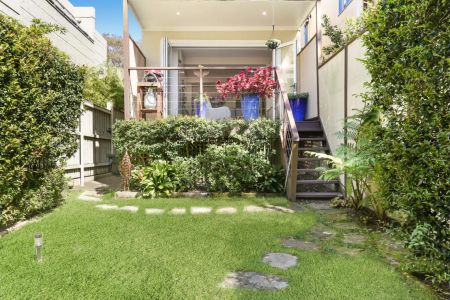Private Urban Retreat with Garden - Photo 4