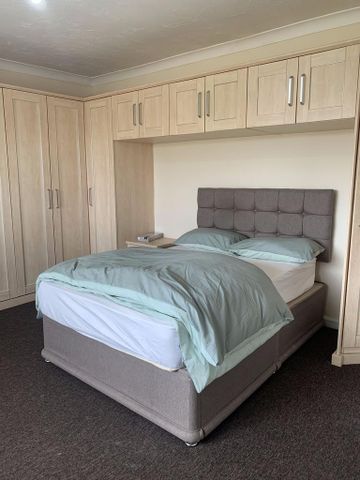 1 bedroom in a house share to rent - Photo 2