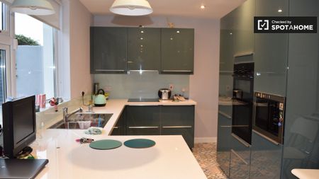 Room for rent in 3-bedroom apartment in Raheny, Dublin - Photo 4