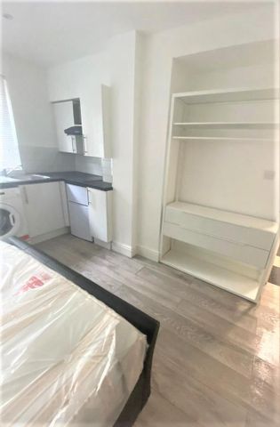 Studio to rent - Photo 2