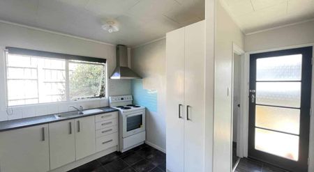 Tidy & Secured family home - Photo 5