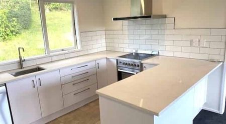 WELL PRESENTED 3X BEDROOM UPSTAIRS HOME: - Photo 4