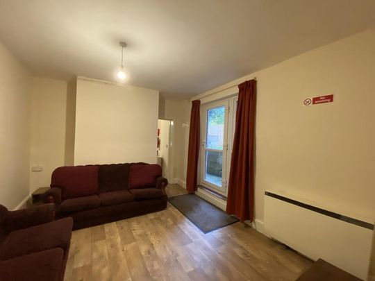 6 bedroom terraced house to rent - Photo 1