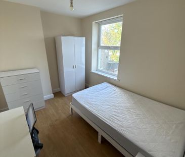 8 bedroom terraced house to rent - Photo 4