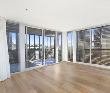 STUNNING COASTAL ARCHITECTURAL ABODE FLOODED IN NATURAL LIGHT - Photo 4