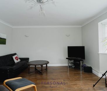 Danehurst Court, Epsom - Photo 3