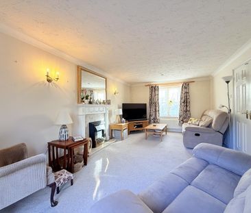 4 bedroom detached house to rent - Photo 2