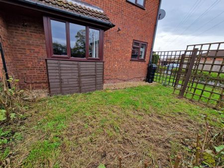 2 bedroom end of terrace house to rent - Photo 4