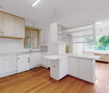 Spacious Family Home Just Minutes from Monash Uni - Photo 4