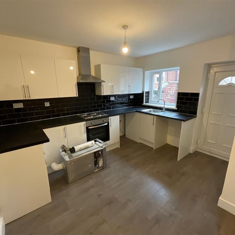 2 bedroom terraced house to rent - Photo 1