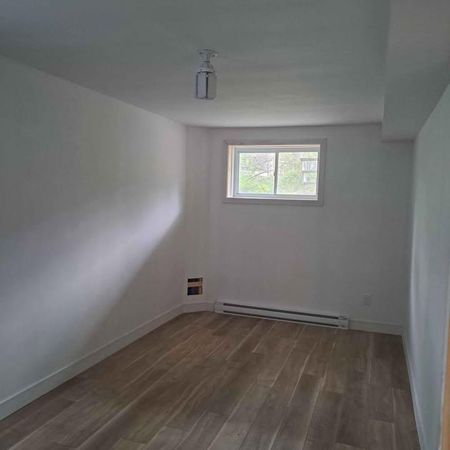 Montréal – 1 Bed Apartment in Lasalle for rent – Avenue Dupras - Photo 3