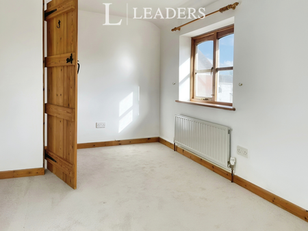 3 bedroom semi-detached house to rent - Photo 4