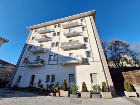 BEAUTIFUL 3PCS APARTMENT WITH CHARACTER - Photo 2