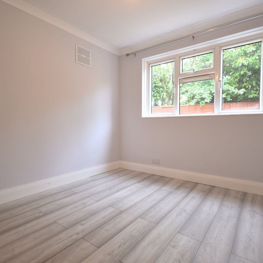 Flat to rent - Perry Street Gardens, Chislehurst, BR7 - Photo 1