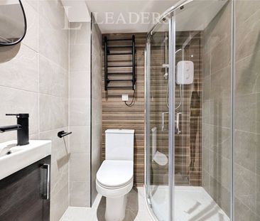 studio to rent Shinwell Walk, Henderson Road, Crawley, West Sussex,... - Photo 6