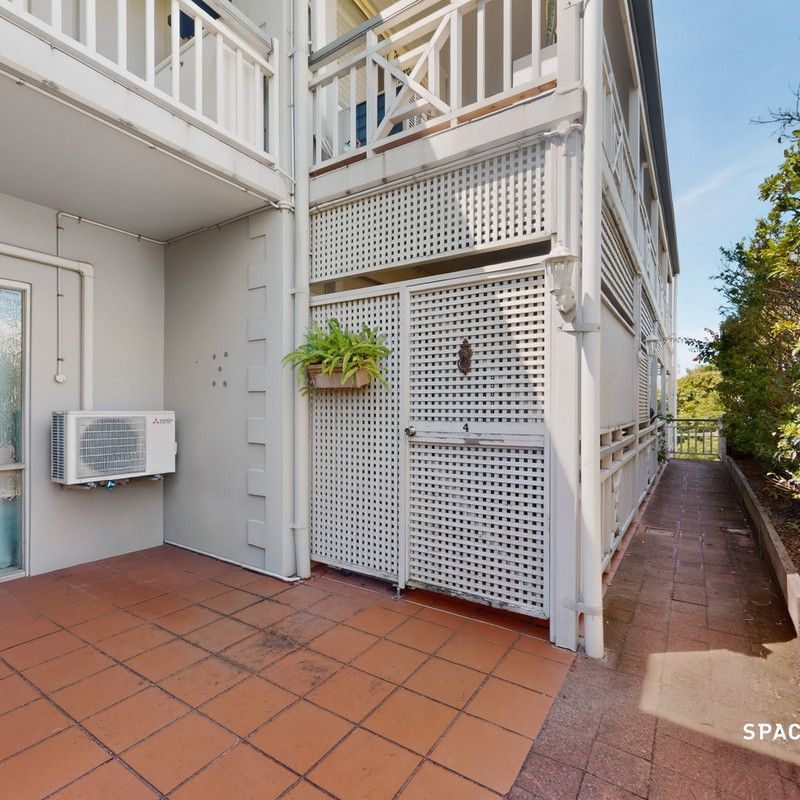 Updated Inner-city Apartment In The Heart Of The Action - Photo 1