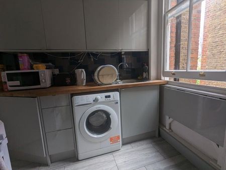 1 bedroom in a flat share to rent - Photo 3