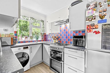 Highwood Crescent, High Wycombe - Photo 4