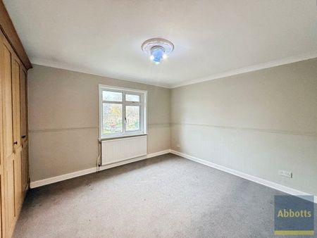 Markhams Chase, Basildon - Photo 3